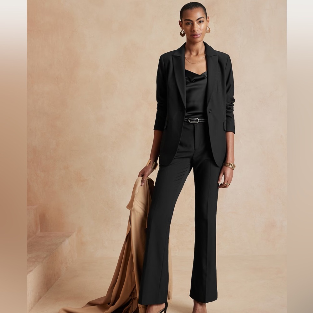 Banana Republic Sculpted Stretch Bootcut black pants Size 2